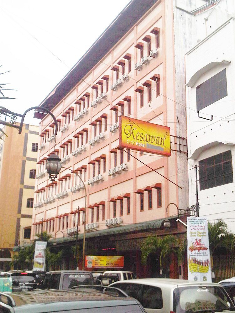 Kama Hotel Medan Exterior foto