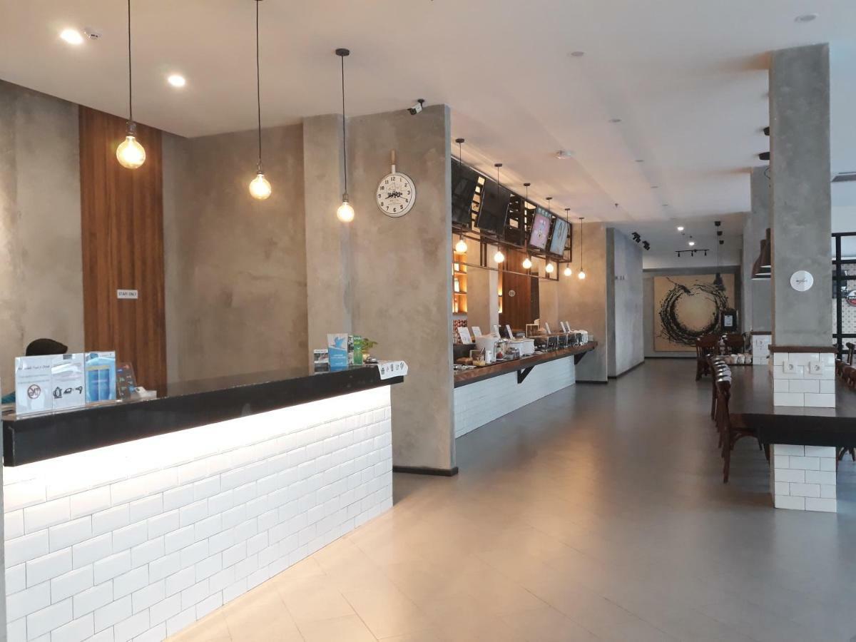 Kama Hotel Medan Exterior foto